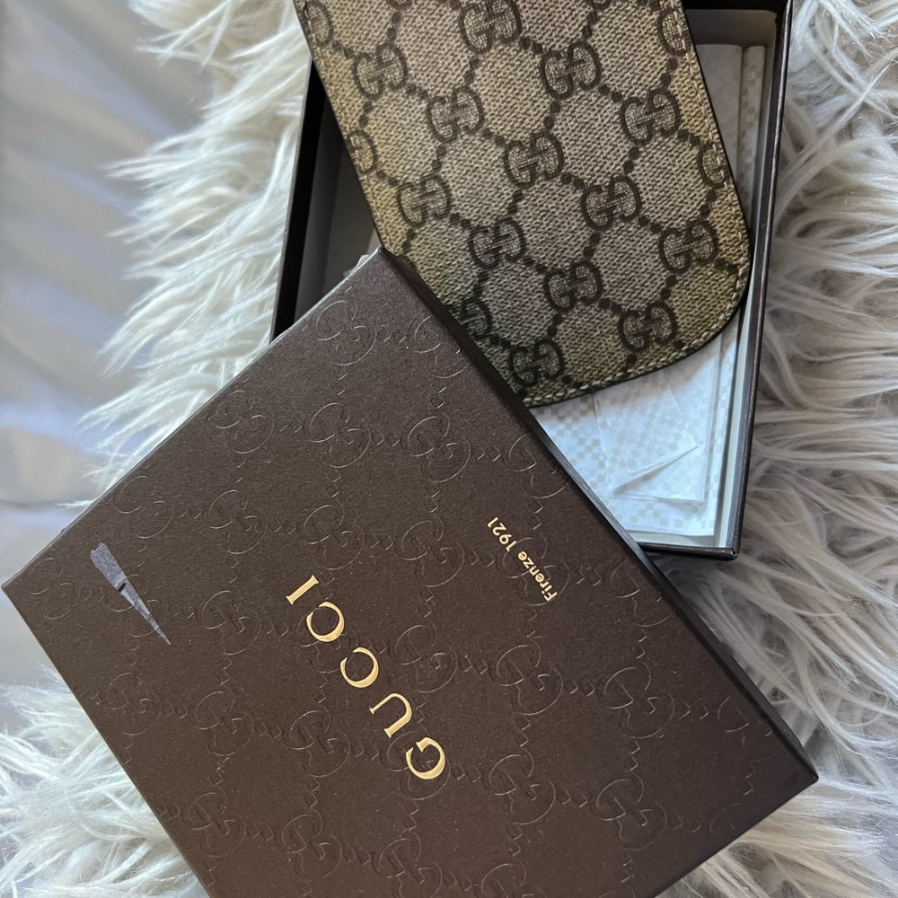 Authentic Gucci Pouch - Picture 5 of 10